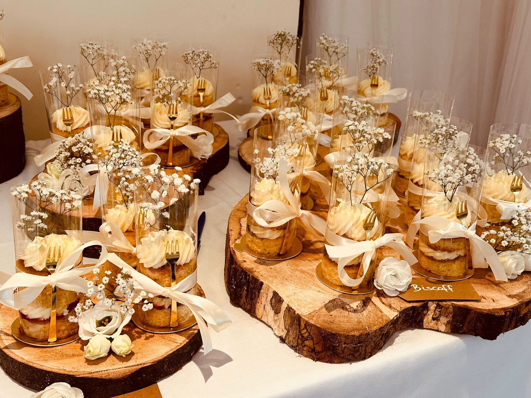 Wedding log slice table display